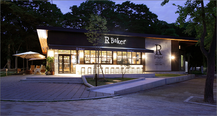 R Baker Inspired by court rosarian 大阪城公園店 イートアンド株式会社様外装写真